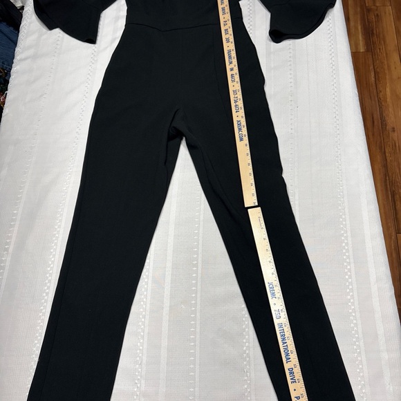Black Halo~Brooklyn- 3/4 Bell Sleeve Jumpsuit~Size 2 - Picture 12 of 16